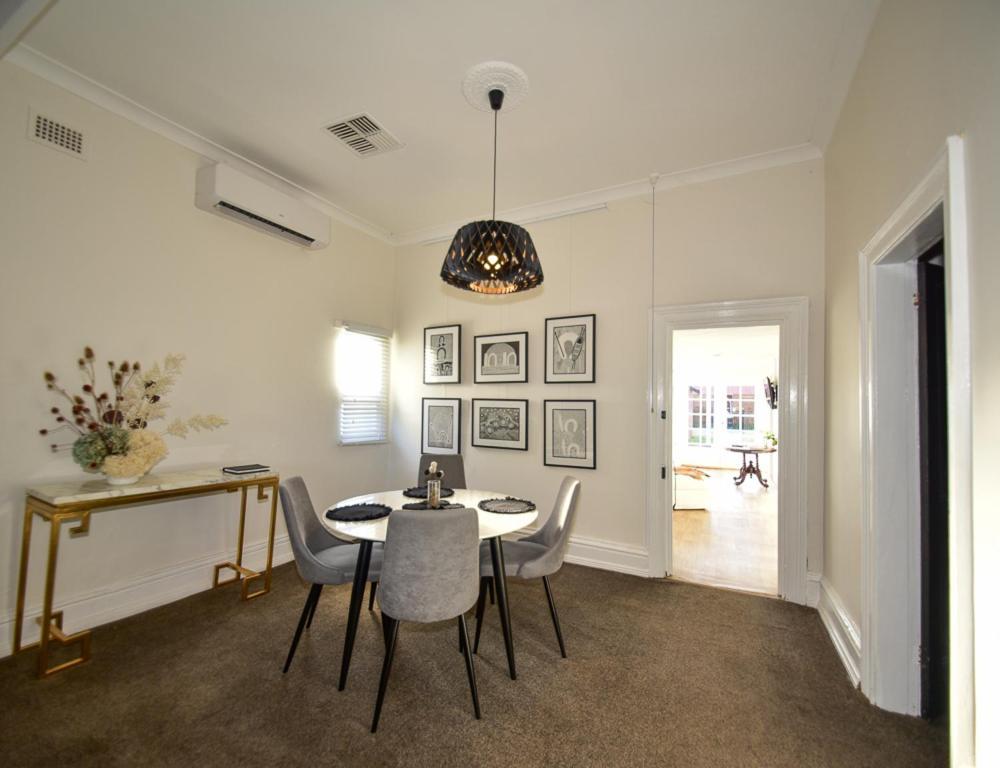 Macleay Cottage With Plunge Pool And Local Arts Dubbo Bagian luar foto